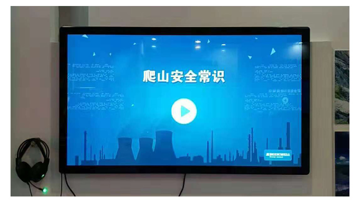 A Fujian Science and Technology Company Purchased 55-inch Wall-mounted Building Advertising Machine